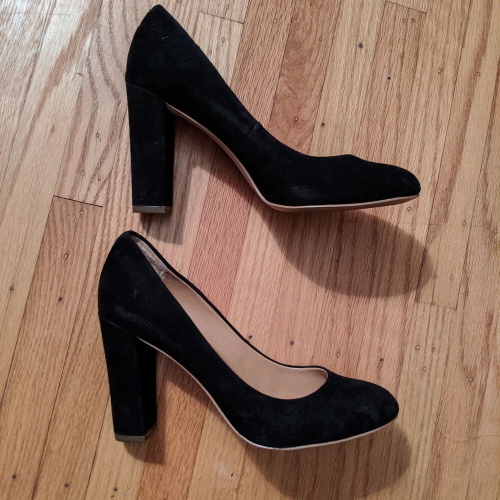 Black suede pumps size 7